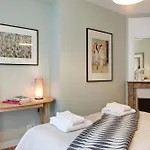 Paris Central Sevigne Residence