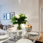 Paris Central Sevigne Residence